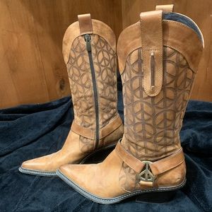 Donald Pliner Jora Peace Boots. 9 1/2